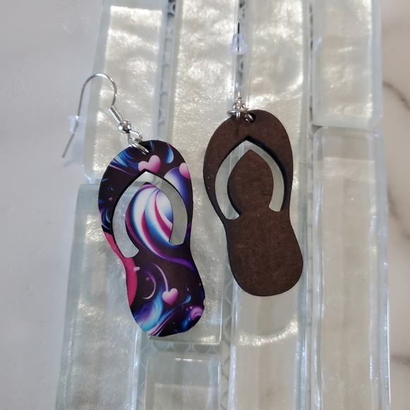 Heart Design Flip Flop Earrings - Picture 5 of 7